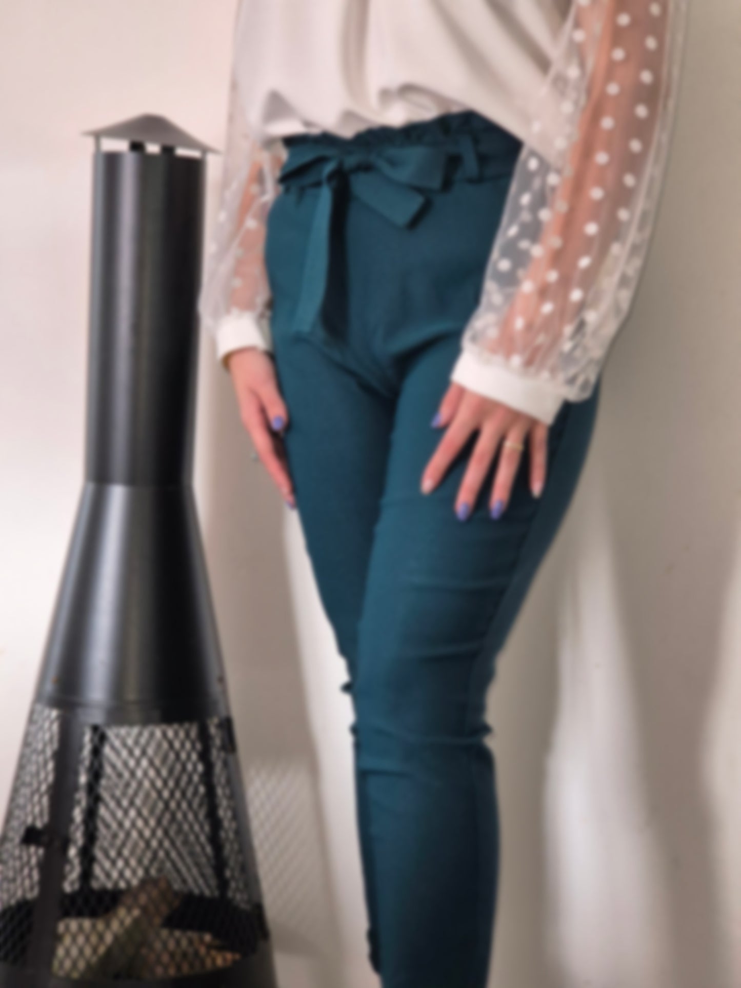 PANTALON MATIÈRE ÉLASTIQUE AVEC CEINTURE MADE IN ITALIE - Ellarmonie