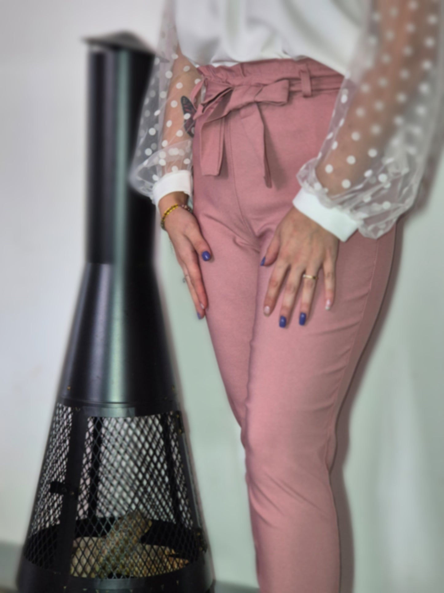 PANTALON MATIÈRE ÉLASTIQUE AVEC CEINTURE MADE IN ITALIE - Ellarmonie