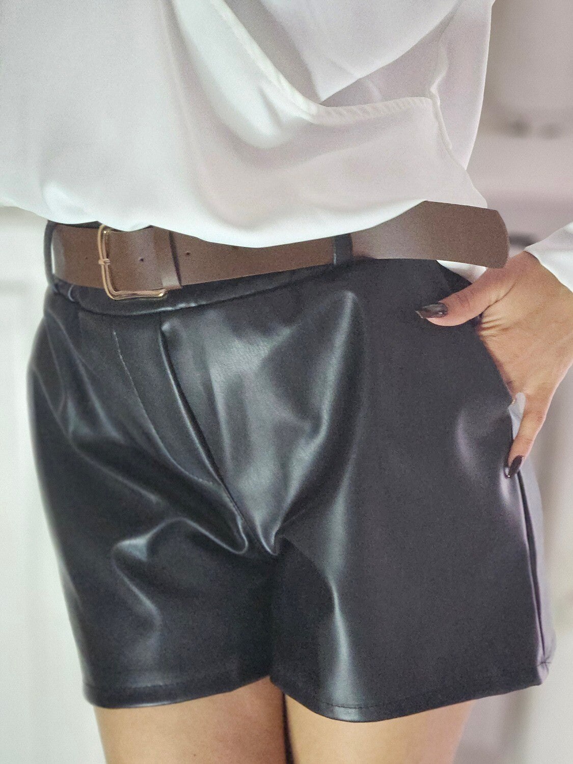 SHORT SIMILI CUIR AVEC CEINTURE MADE IN ITALIE - Ellarmonie